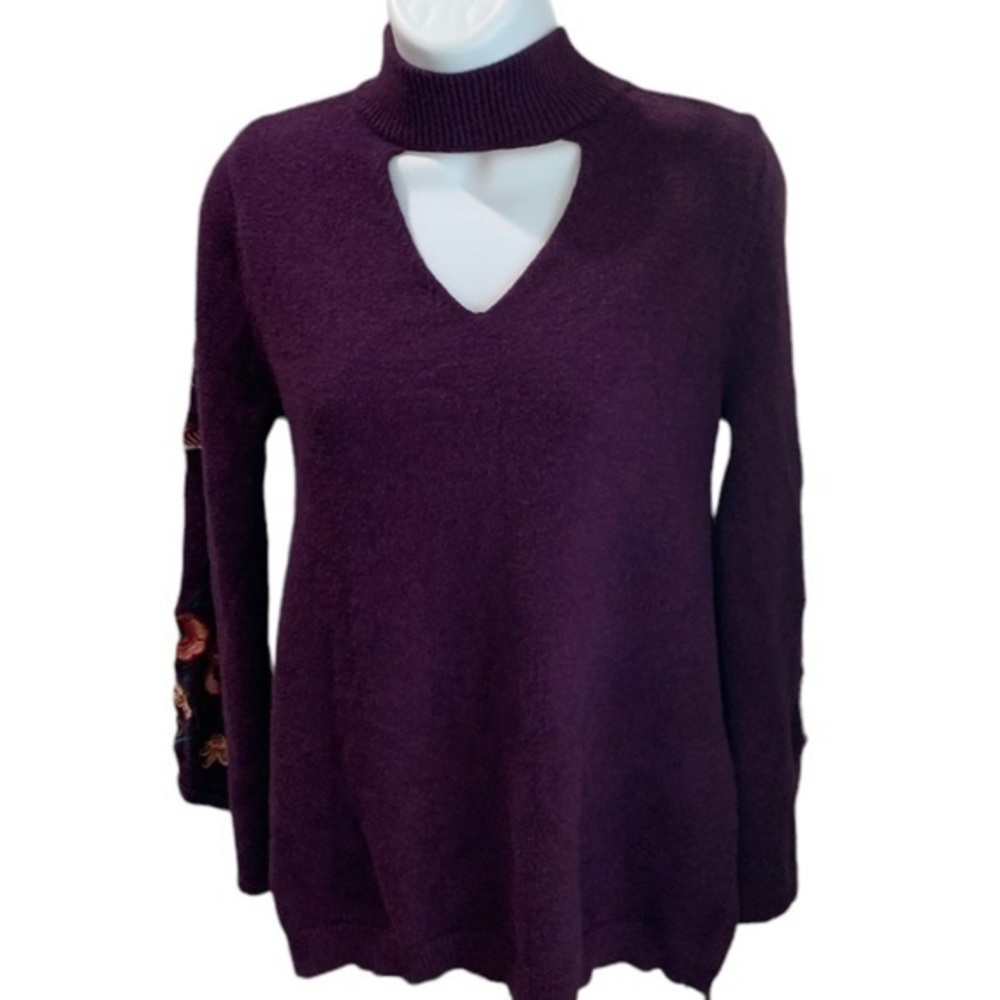 Lipslide‎ Choker Cutout Long Sleeve Top Appliqué on Sleeve Size Small